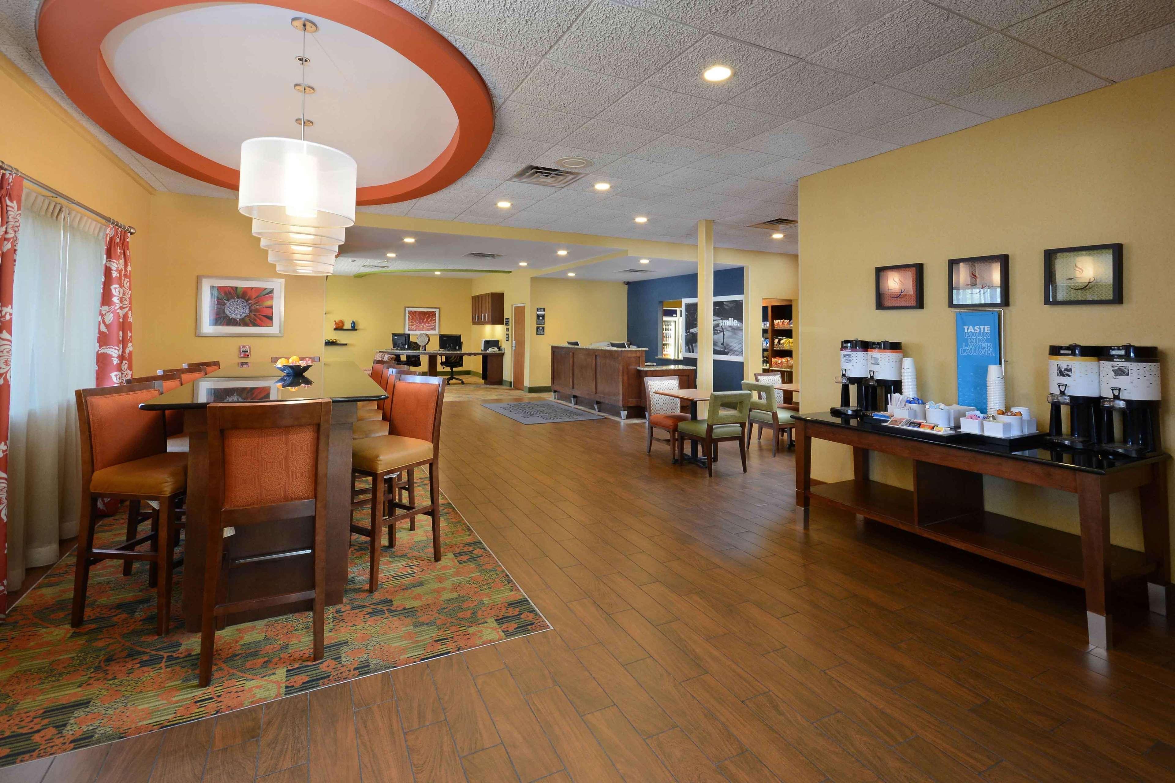 Hampton Inn Fayetteville Fort Bragg מראה חיצוני תמונה