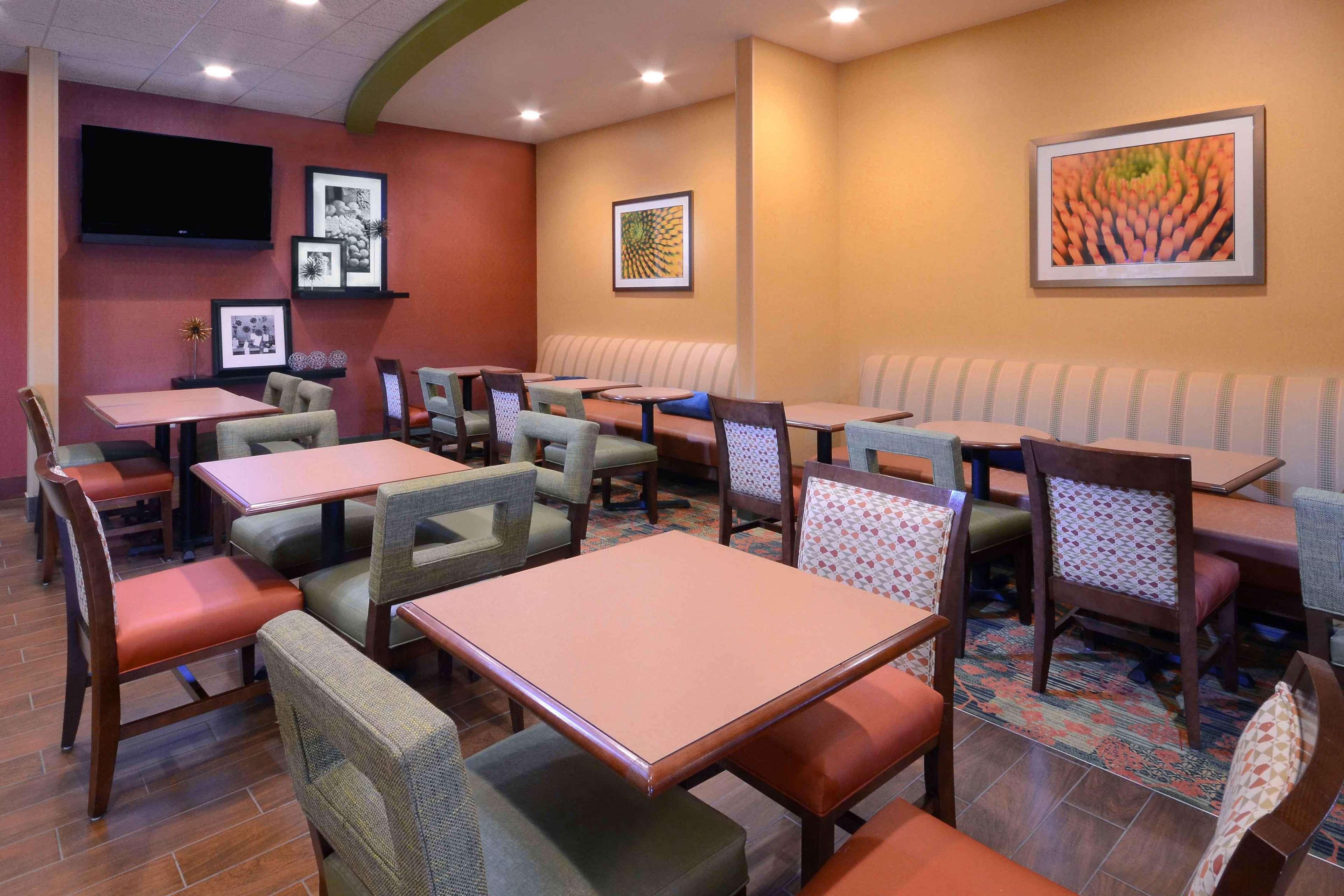 Hampton Inn Fayetteville Fort Bragg מראה חיצוני תמונה