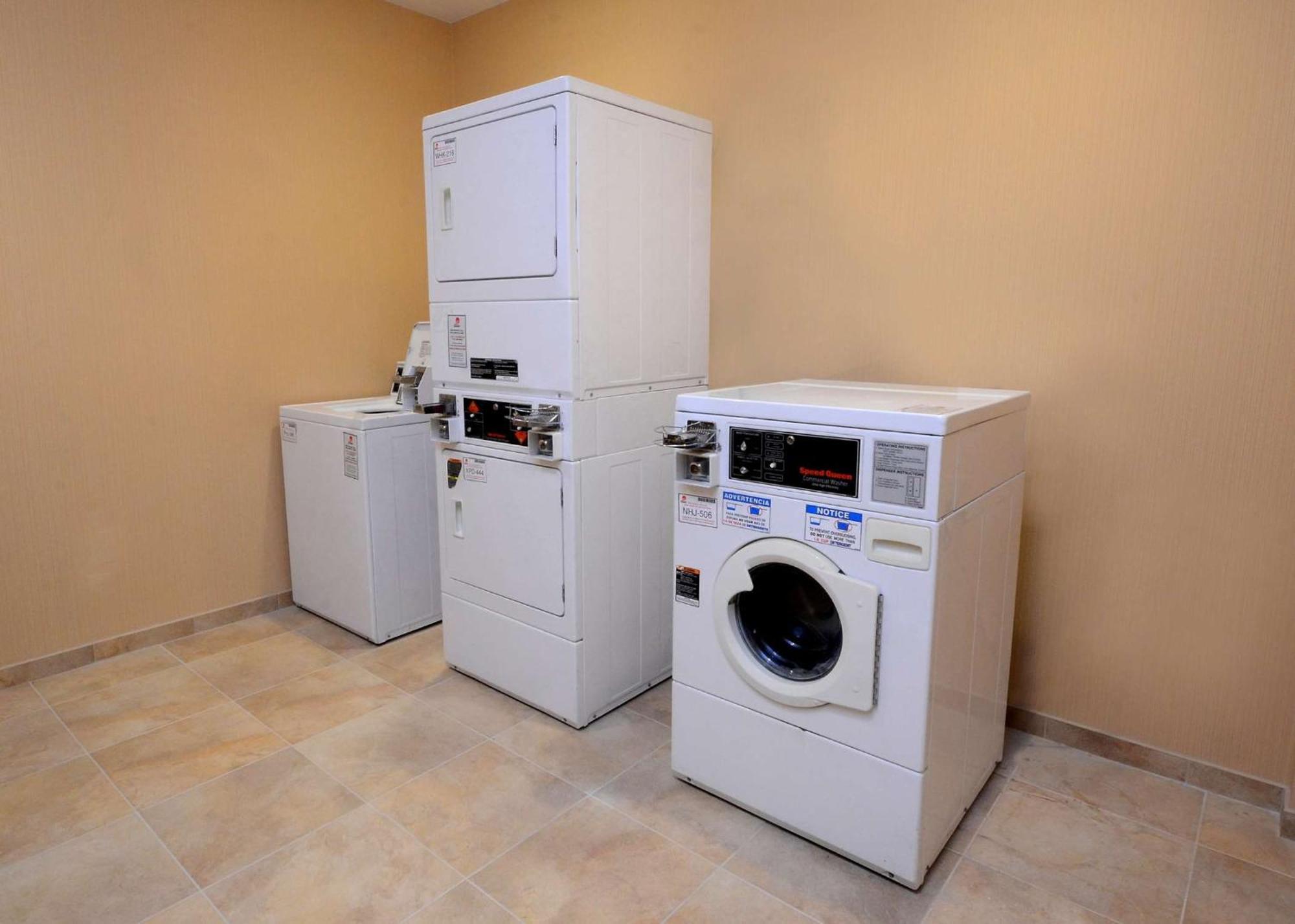 Hampton Inn Fayetteville Fort Bragg מראה חיצוני תמונה