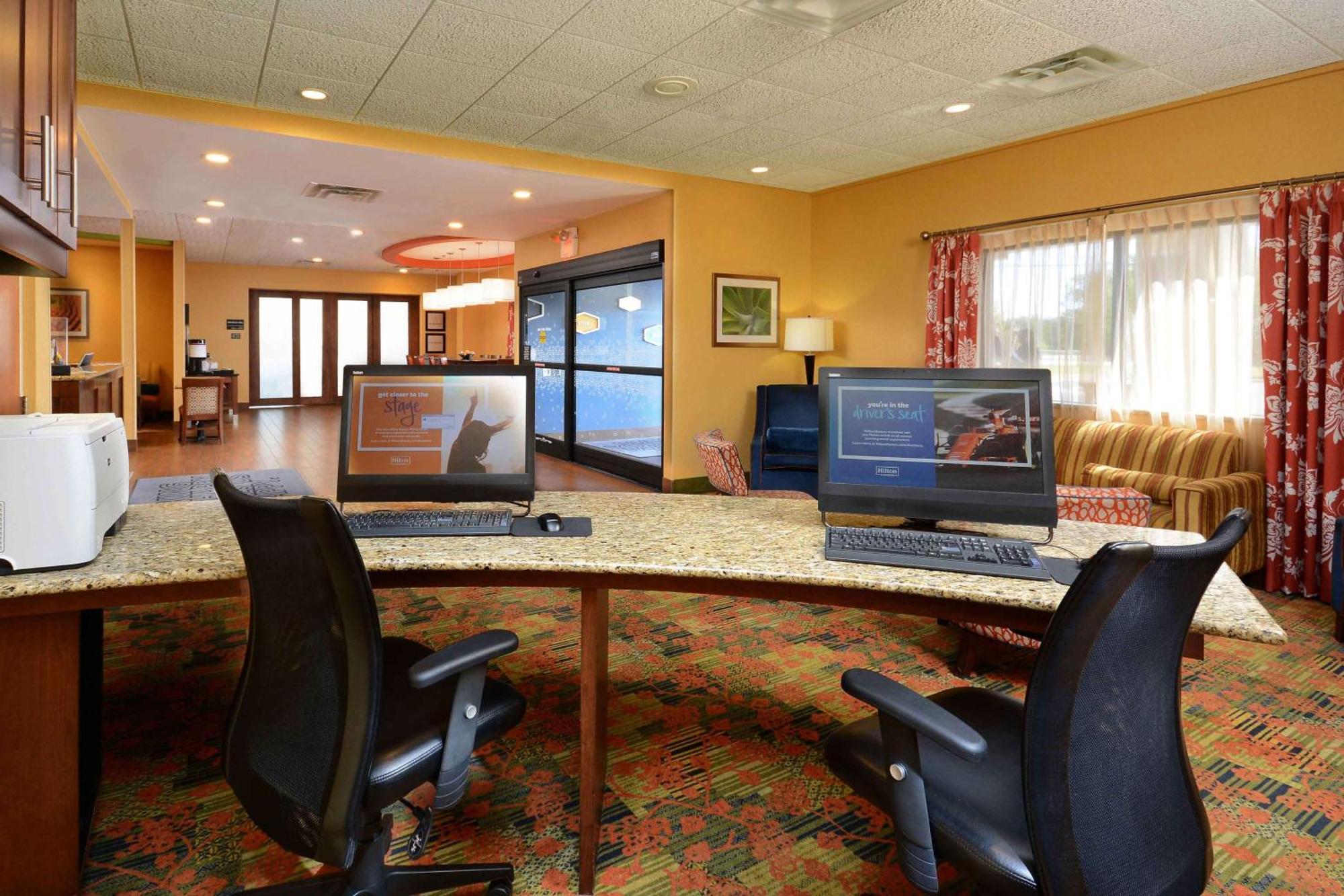 Hampton Inn Fayetteville Fort Bragg מראה חיצוני תמונה