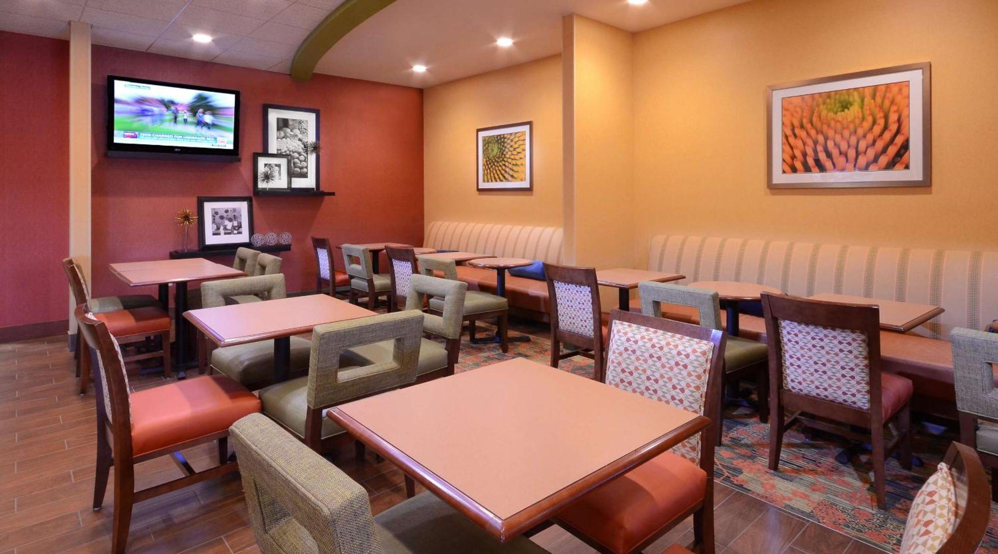 Hampton Inn Fayetteville Fort Bragg מראה חיצוני תמונה
