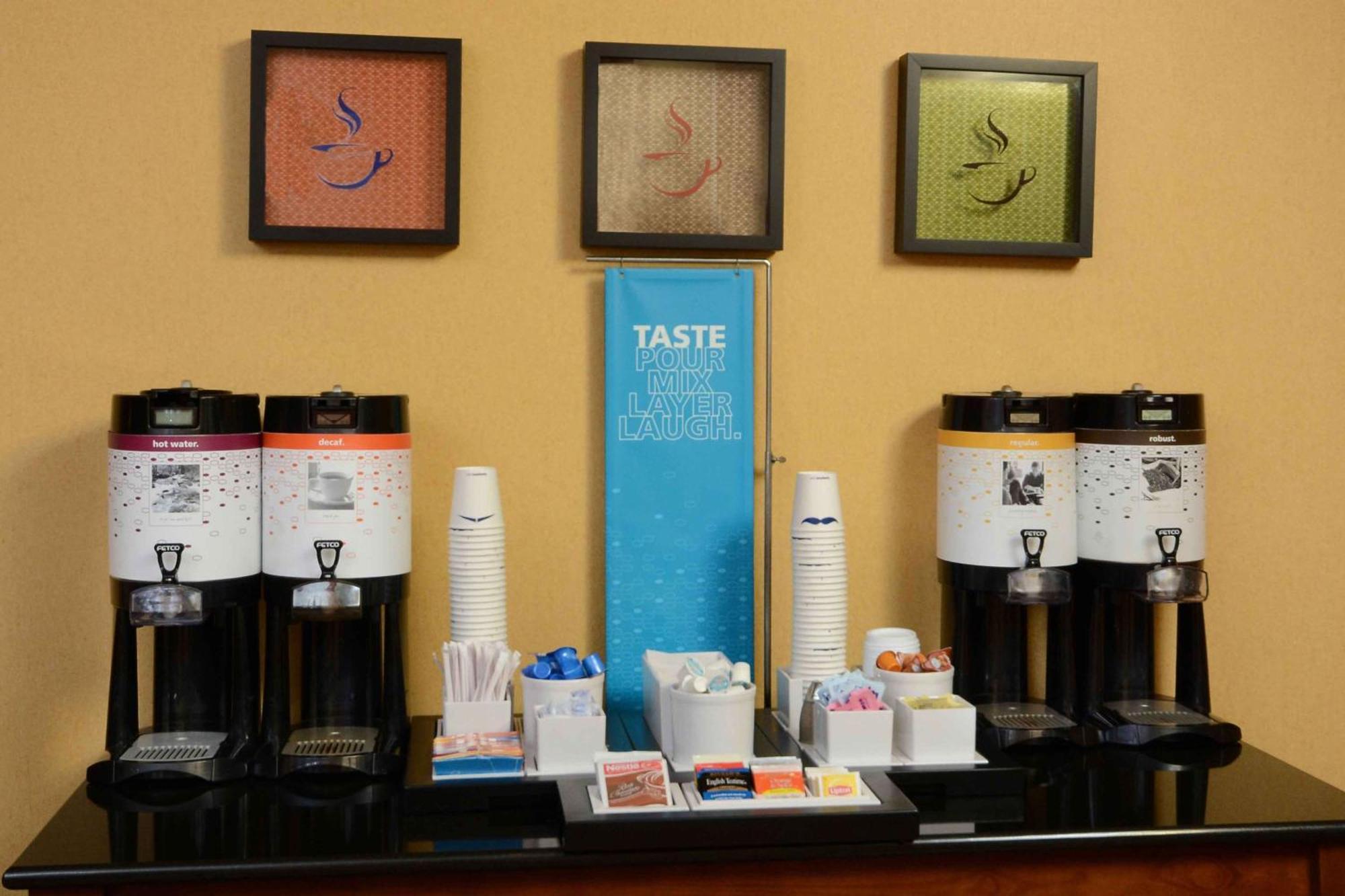 Hampton Inn Fayetteville Fort Bragg מראה חיצוני תמונה