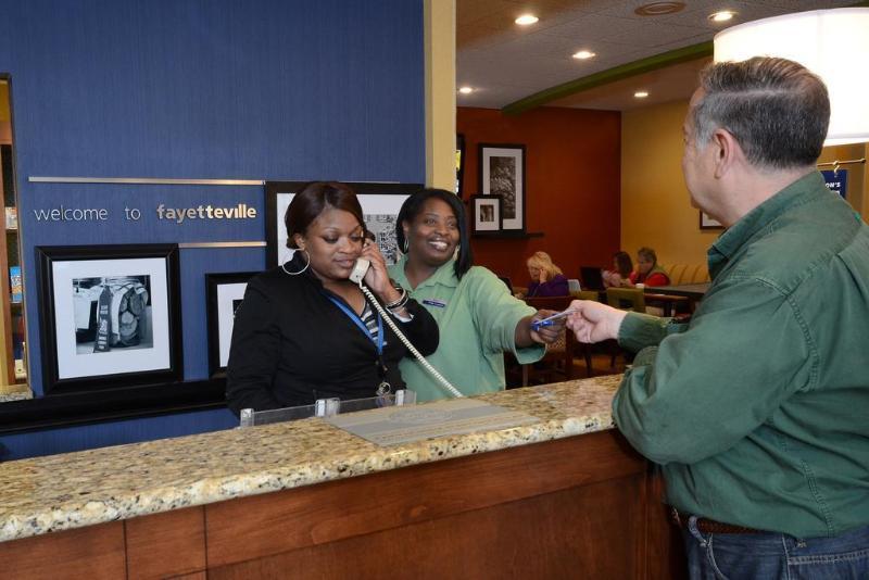 Hampton Inn Fayetteville Fort Bragg מראה חיצוני תמונה