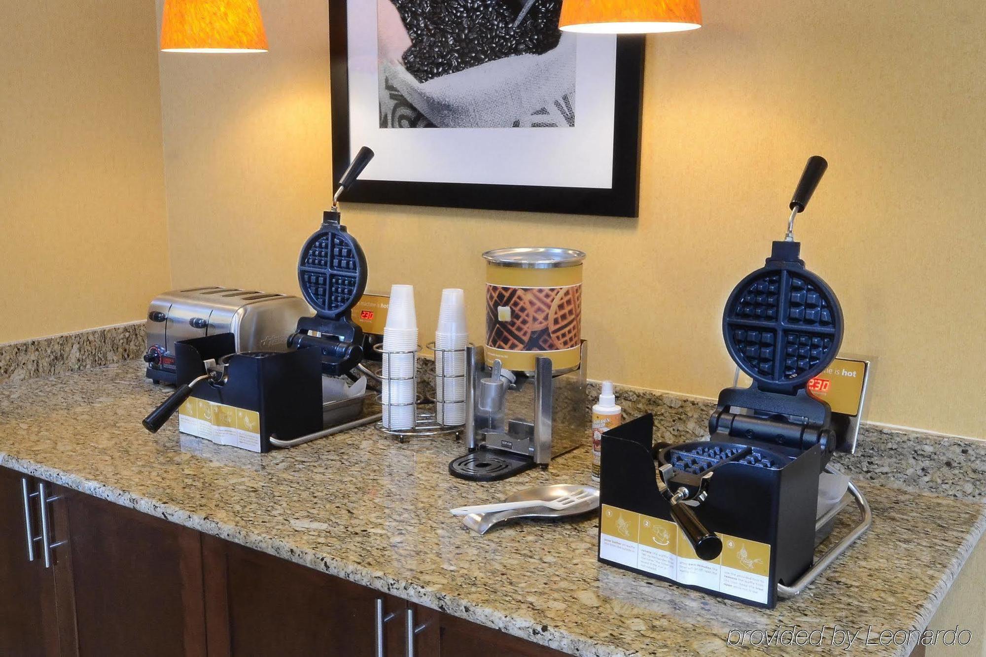 Hampton Inn Fayetteville Fort Bragg מראה חיצוני תמונה