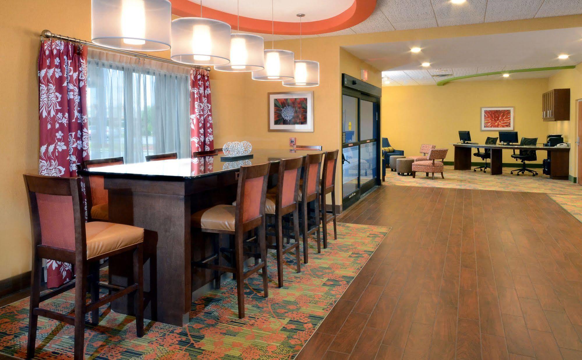 Hampton Inn Fayetteville Fort Bragg מראה חיצוני תמונה