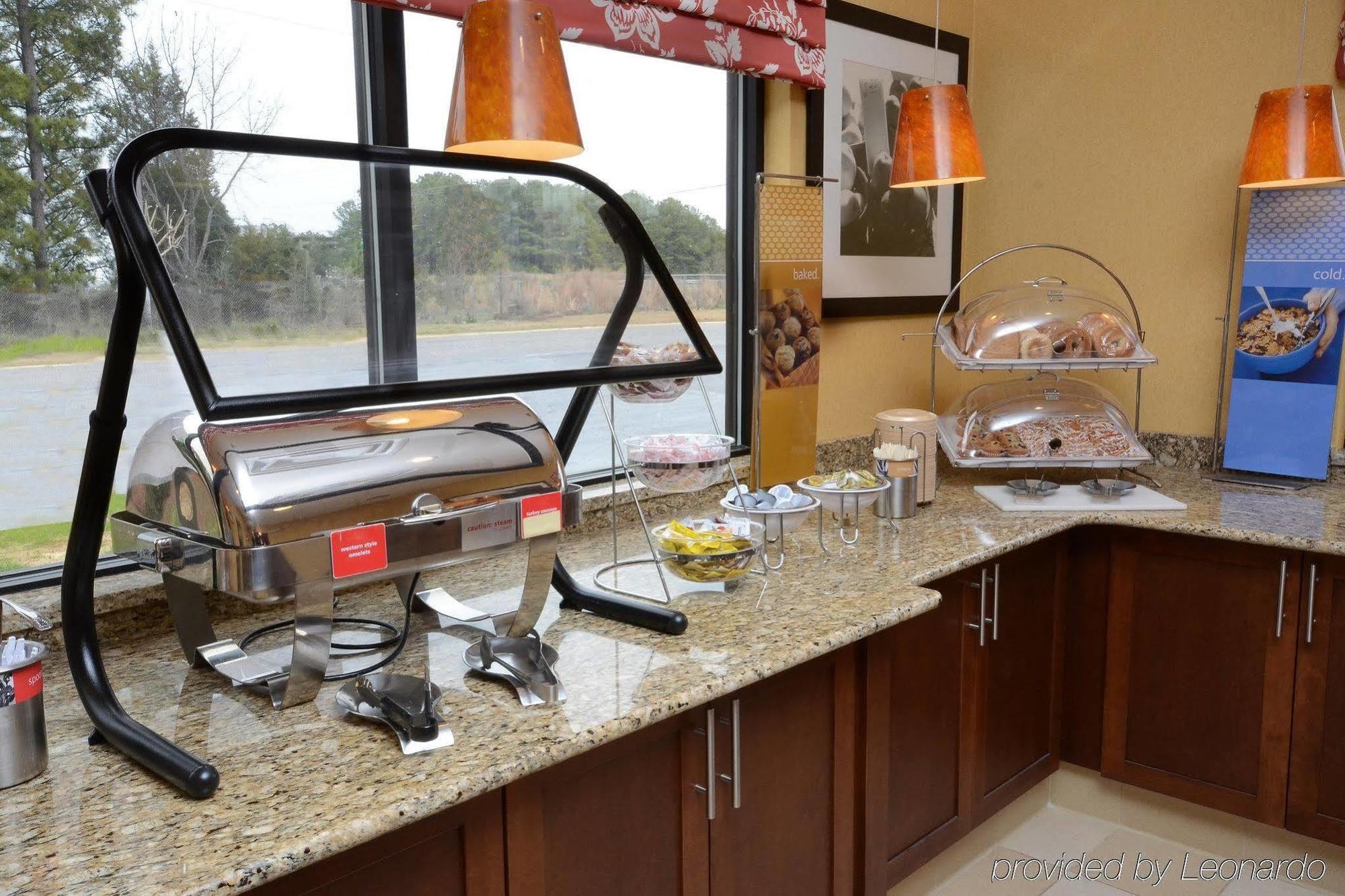 Hampton Inn Fayetteville Fort Bragg מראה חיצוני תמונה