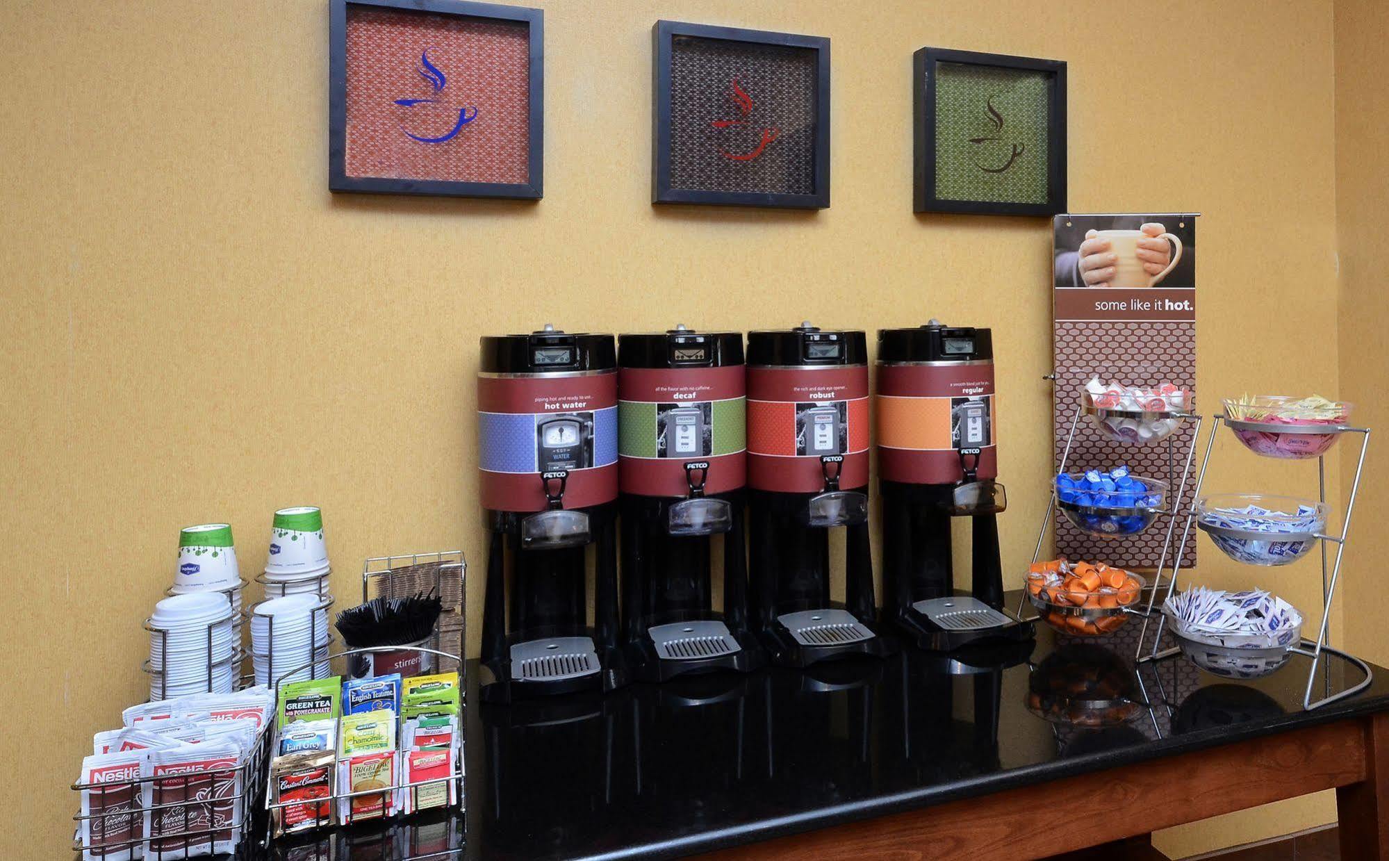 Hampton Inn Fayetteville Fort Bragg מראה חיצוני תמונה